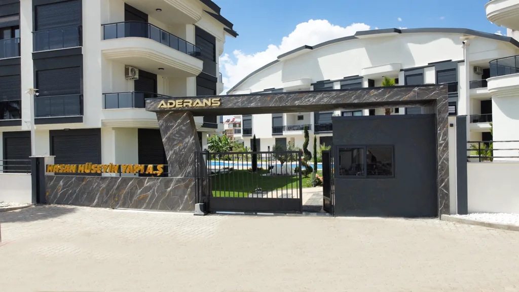 Aderans proje girişi ve tabelası, kuş bakışı
